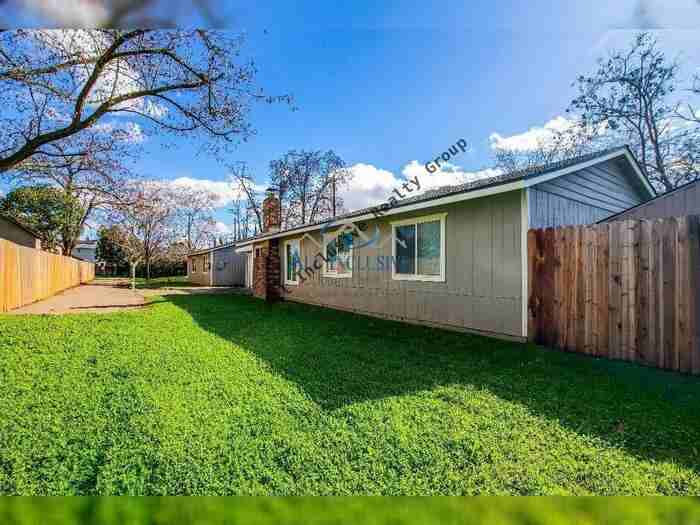 4242 76th St - Photo 3 of 46