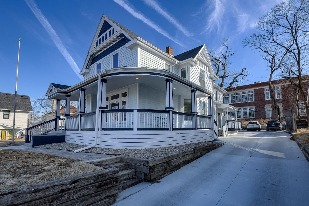 309 N 33rd St - Photo 3 of 20