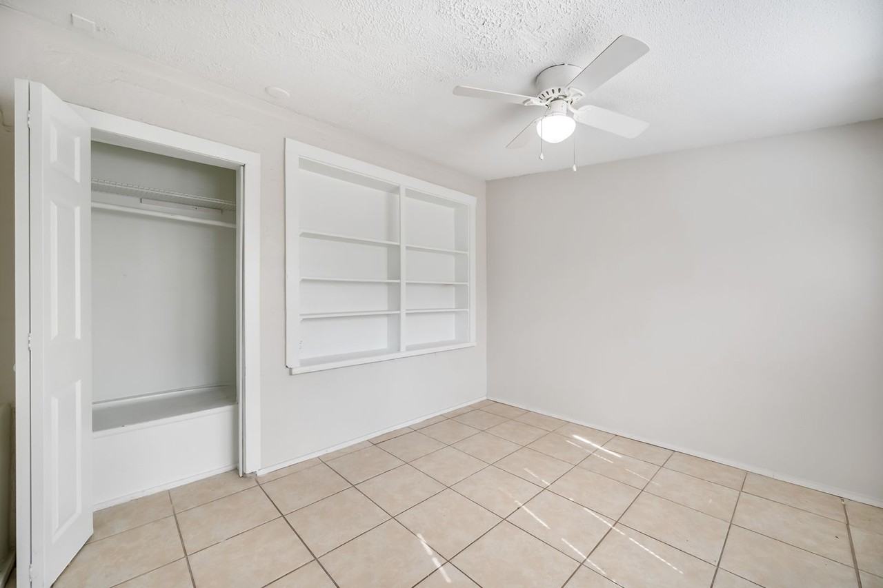 207 N Pinewood Ave - Photo 6 of 20