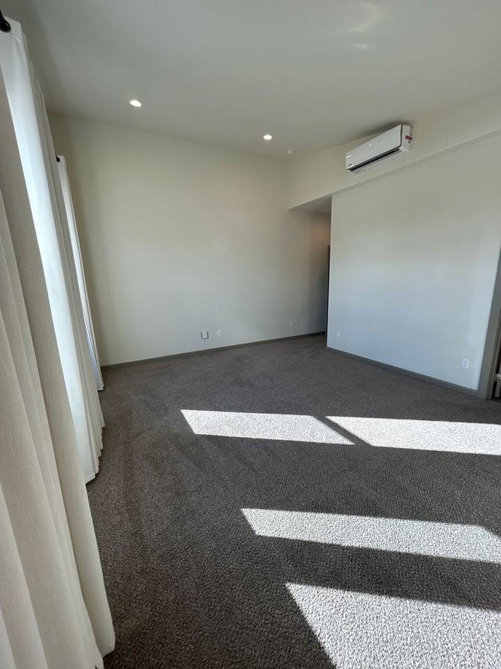 1062 Se Balsamroot Ln - Photo 6 of 14