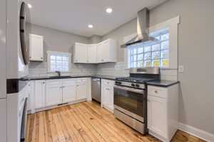 featured image of 13 E New St