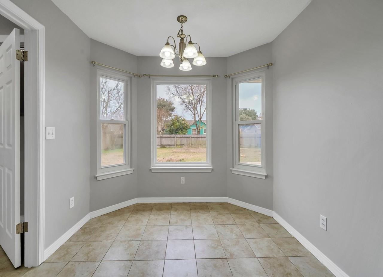 2225 Orion Lake Dr - Photo 4 of 20