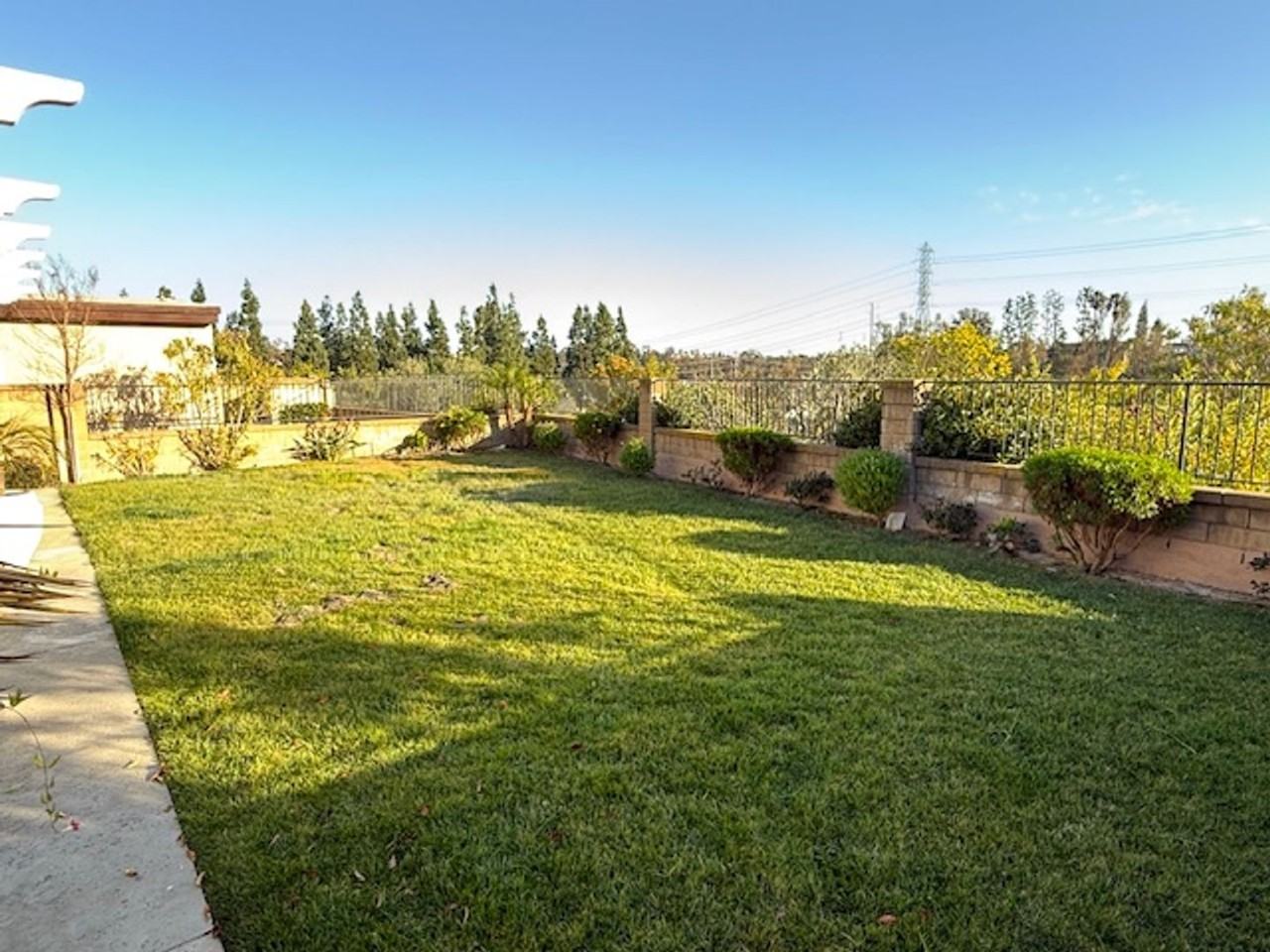 25912 Evergreen Rd - Photo 3 of 35