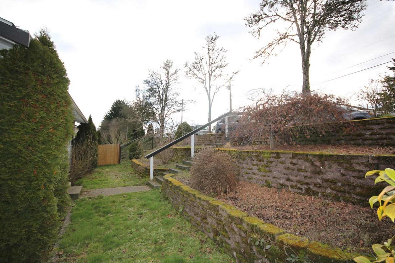 3111 58th Ave Ne - Photo 3 of 25