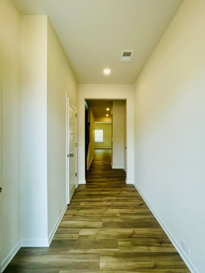 265 Dupont Dr - Photo 2 of 11