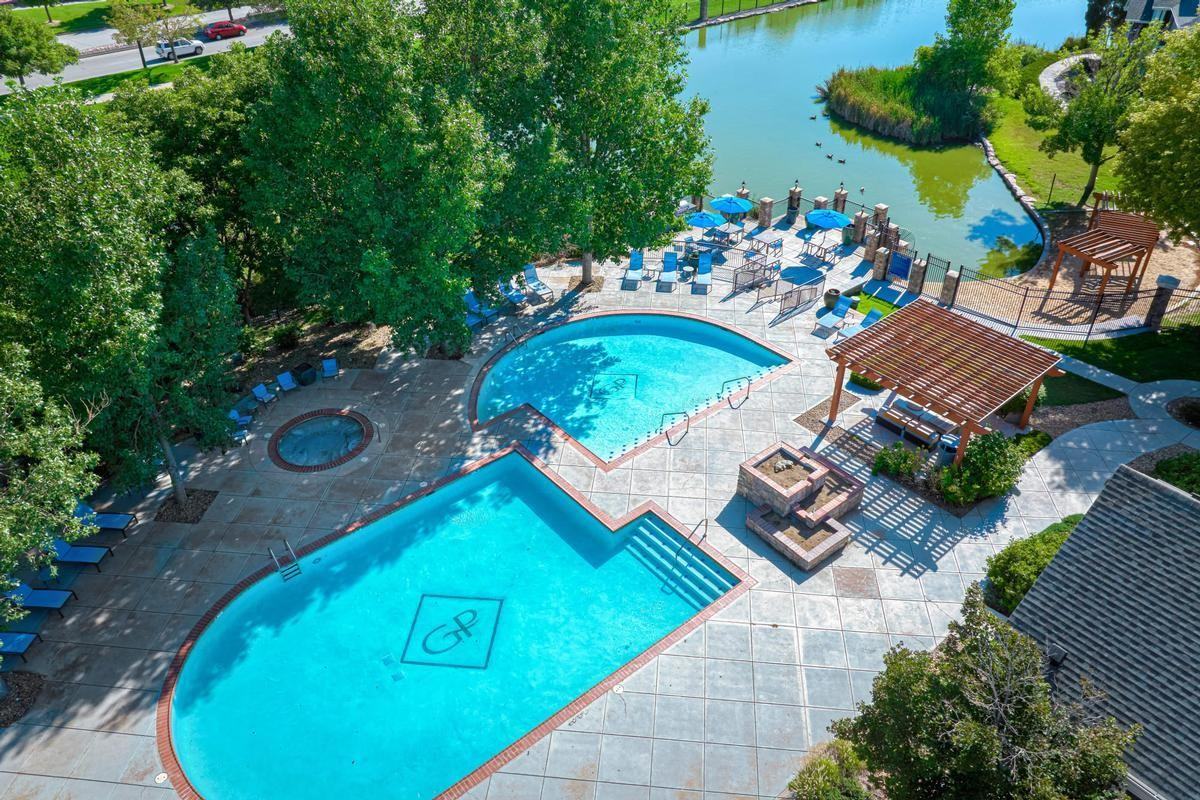 4255 Kittredge St - Photo 6 of 20