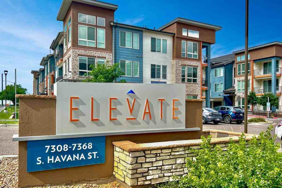 7338 S Havana St - Photo 3 of 20