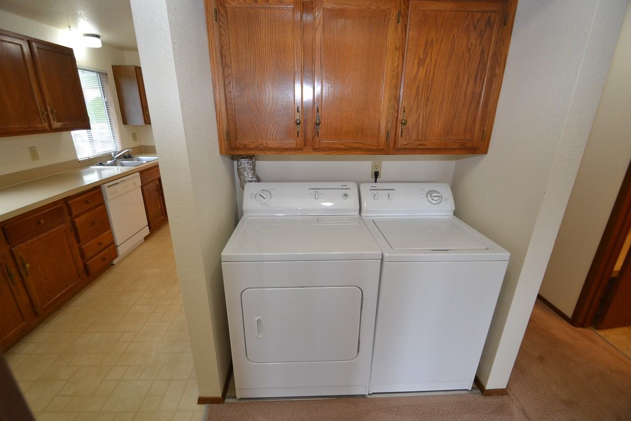 5219 38th Ave Sw - Photo 3 of 11
