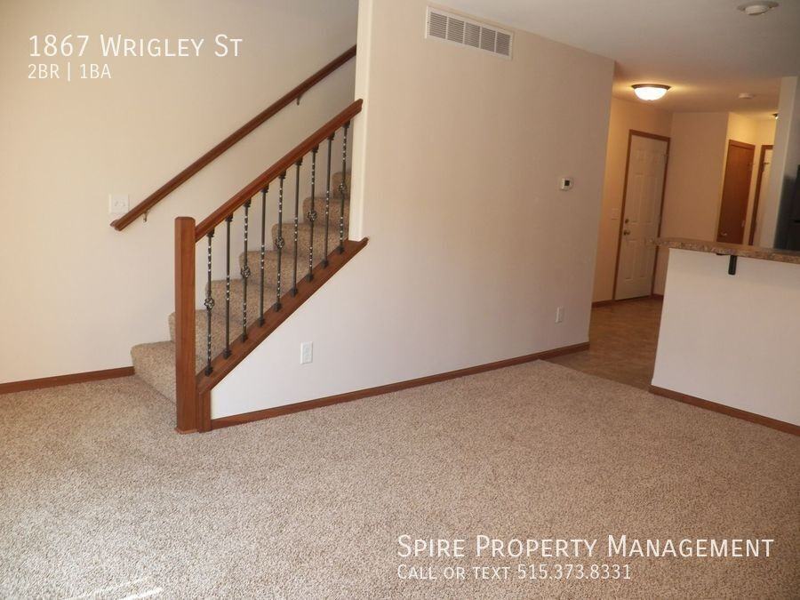 1867 Wrigley St - Photo 3 of 21