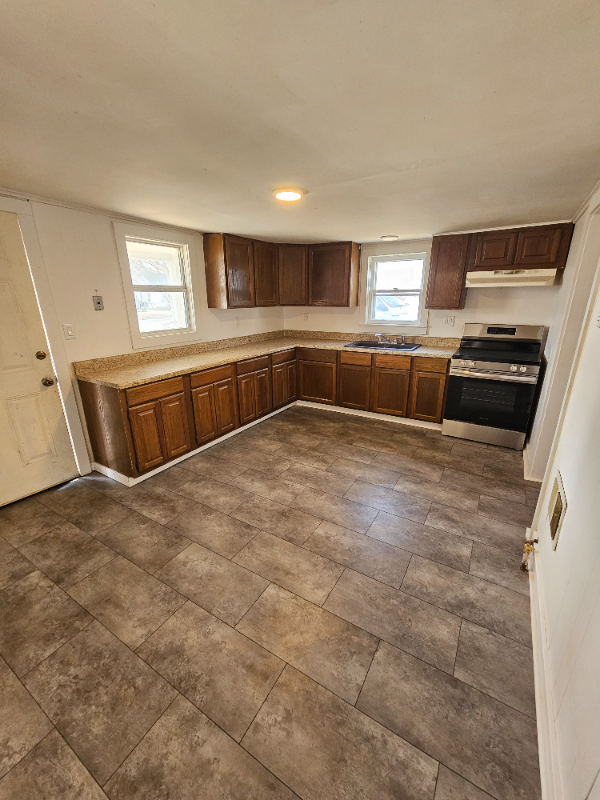 900 W Locust St - Photo 2 of 9