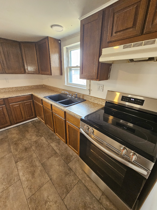 900 W Locust St - Photo 3 of 9