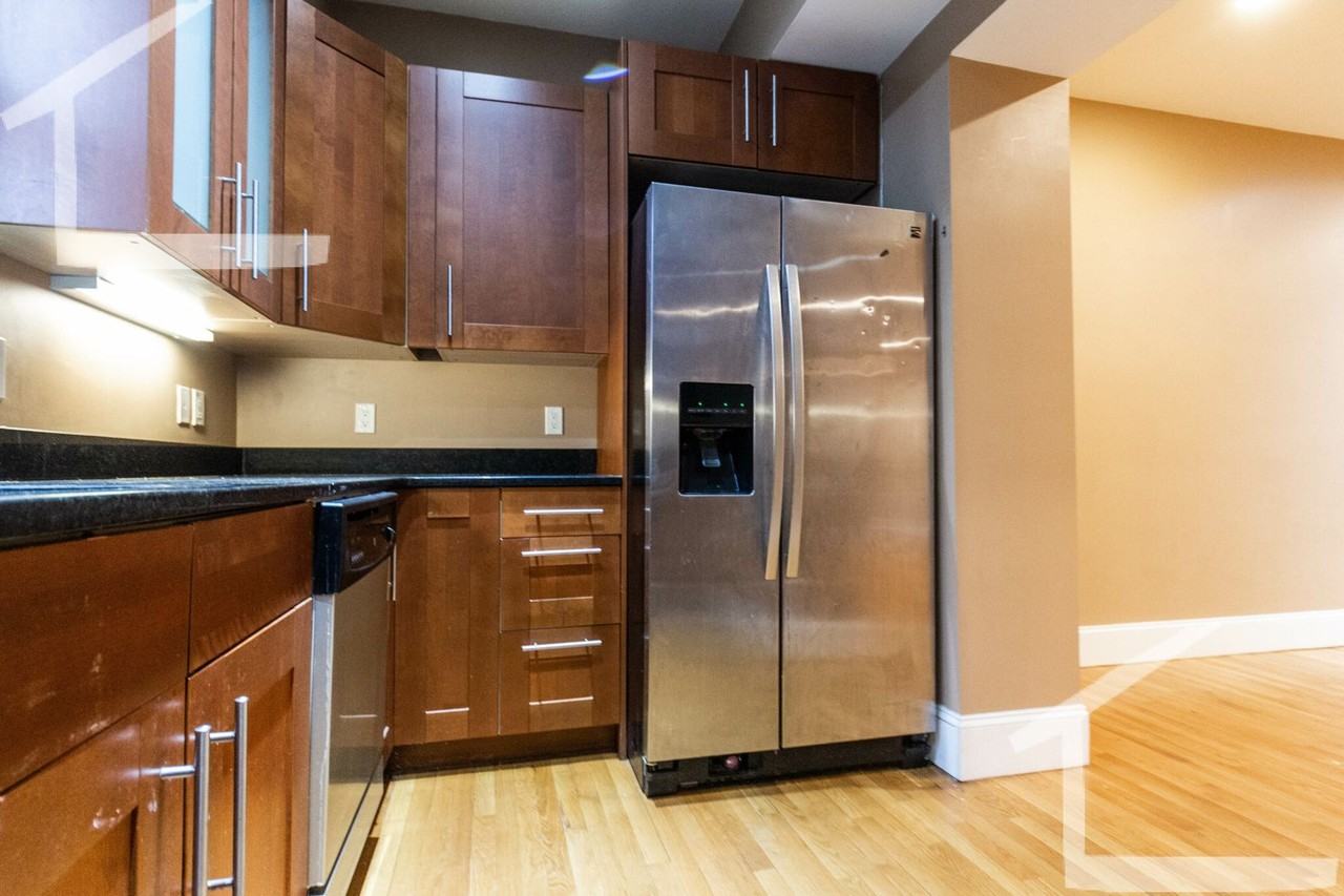 1590 Beacon St - Photo 5 of 15