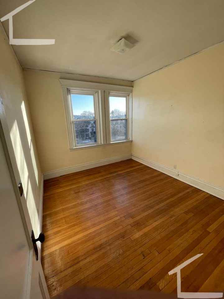 1717 Commonwealth Ave - Photo 3 of 10