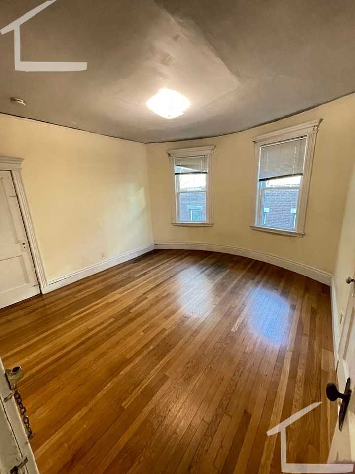 1717 Commonwealth Ave - Photo 4 of 10