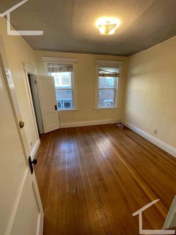 1717 Commonwealth Ave - Photo 6 of 10