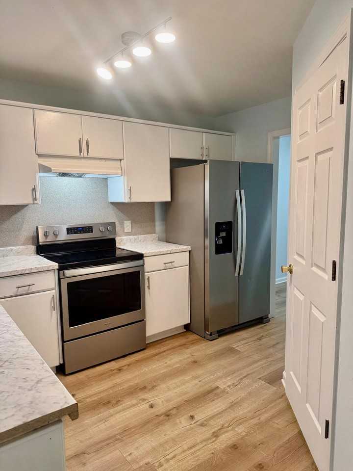 420 Summit Ave #A - Photo 3 of 11