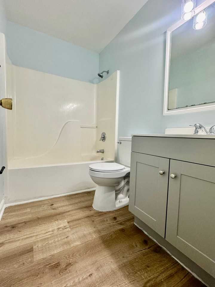 420 Summit Ave #A - Photo 7 of 11