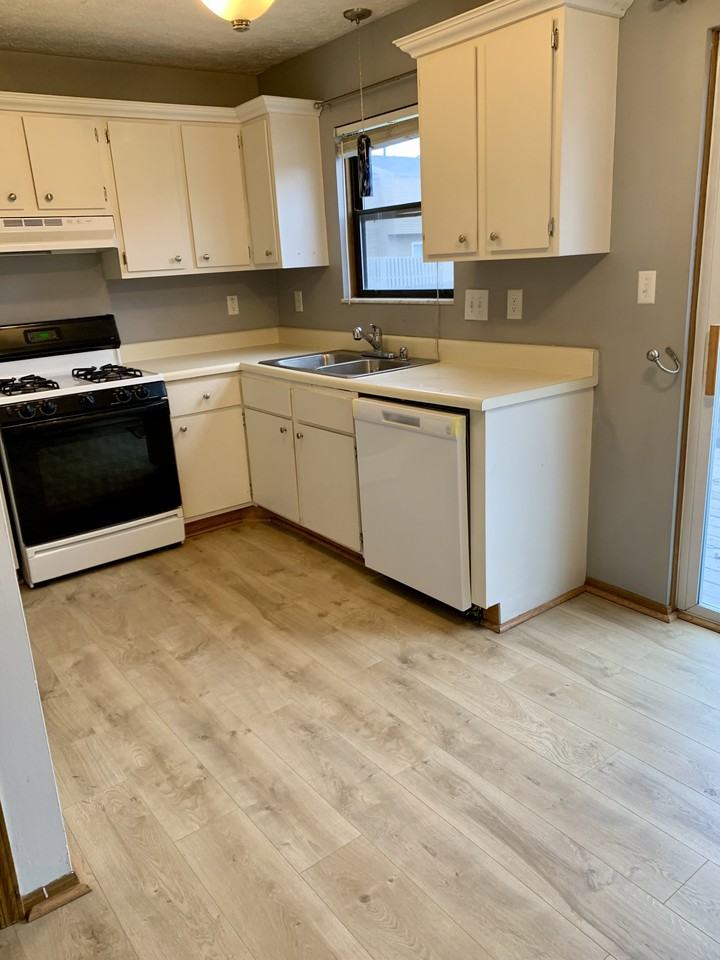 7911 Woodhouse Ln #45D - Photo 3 of 12