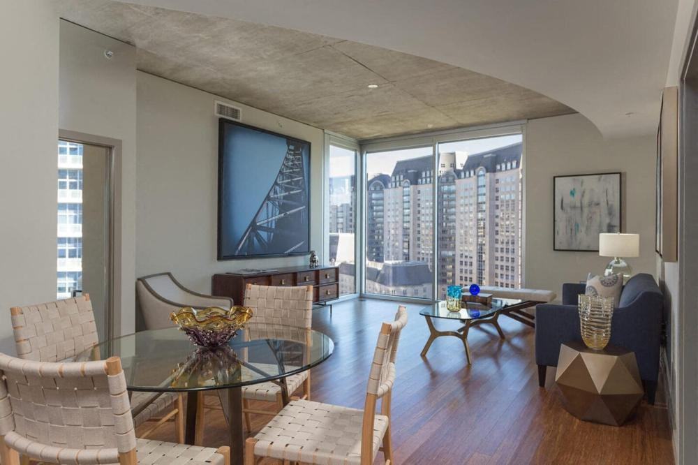 2729 Mckinnon St - Photo 3 of 10