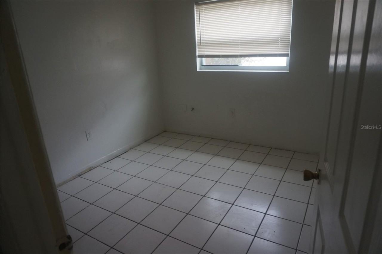 9800 N 10th St - Photo 5 of 8