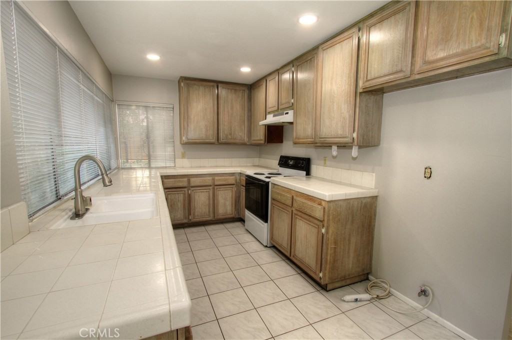 2712 Pam Pl - Photo 4 of 26