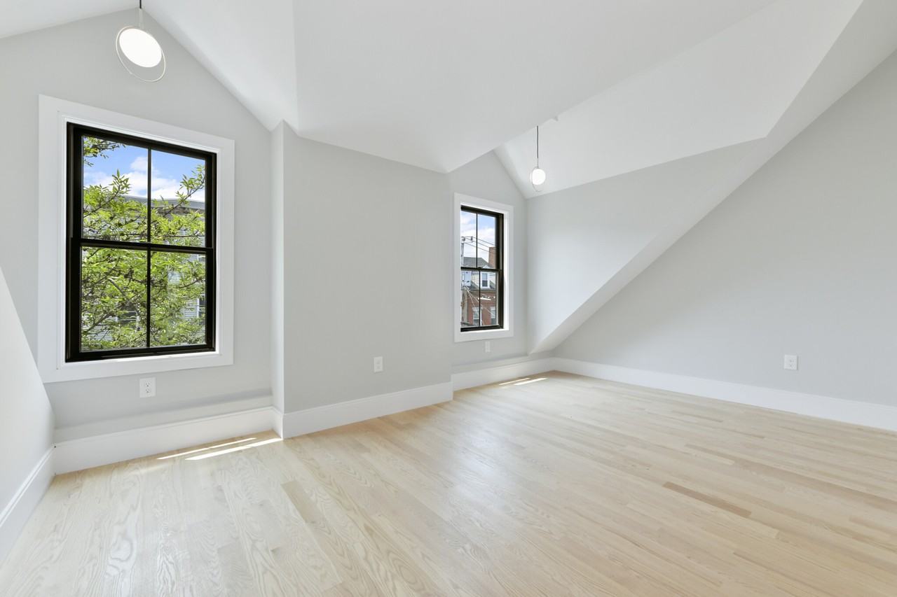 362 Sumner St #3 - Photo 3 of 17