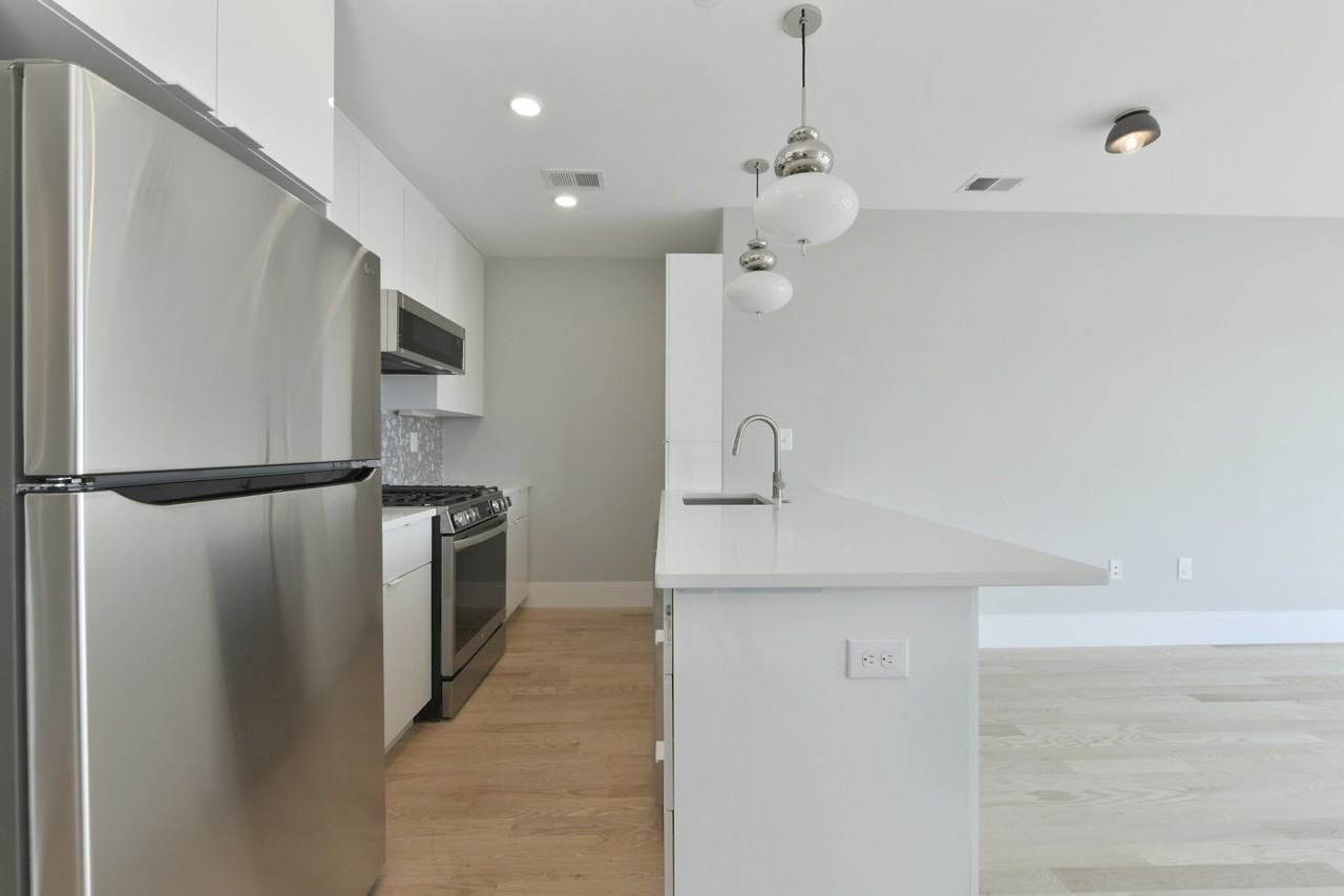 362 Sumner St #3 - Photo 6 of 17