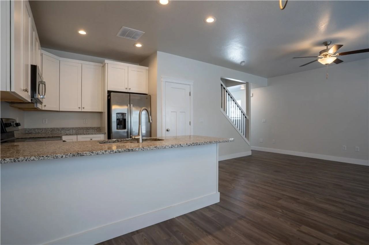 111 W 425 N - Photo 2 of 19