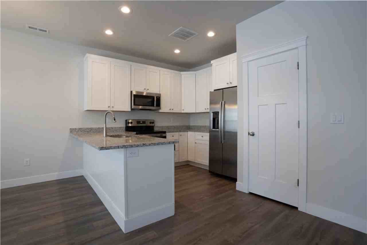 111 W 425 N - Photo 3 of 19