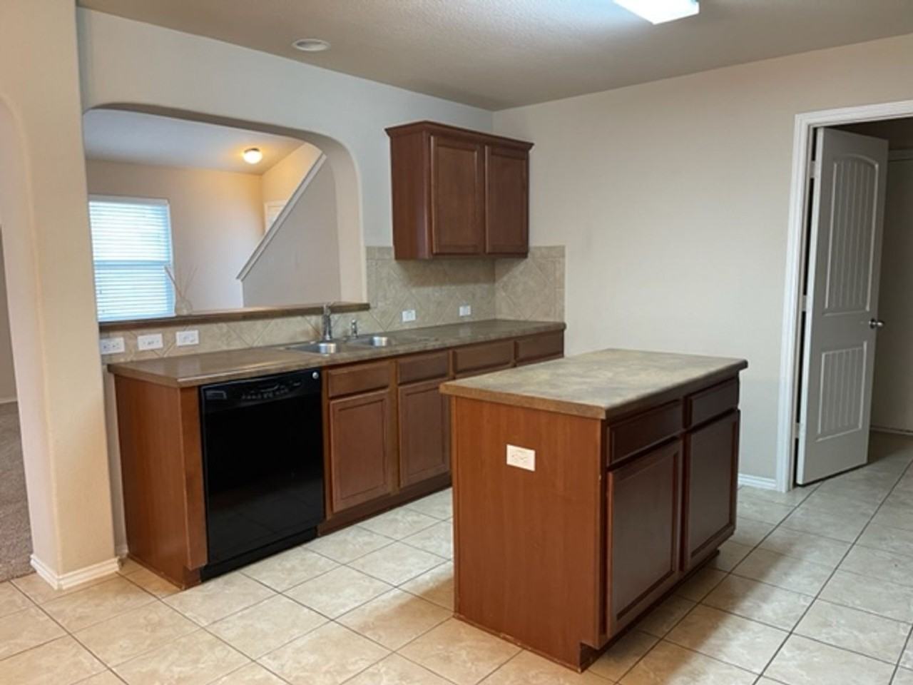 608 Alamo Plaza Dr - Photo 4 of 21