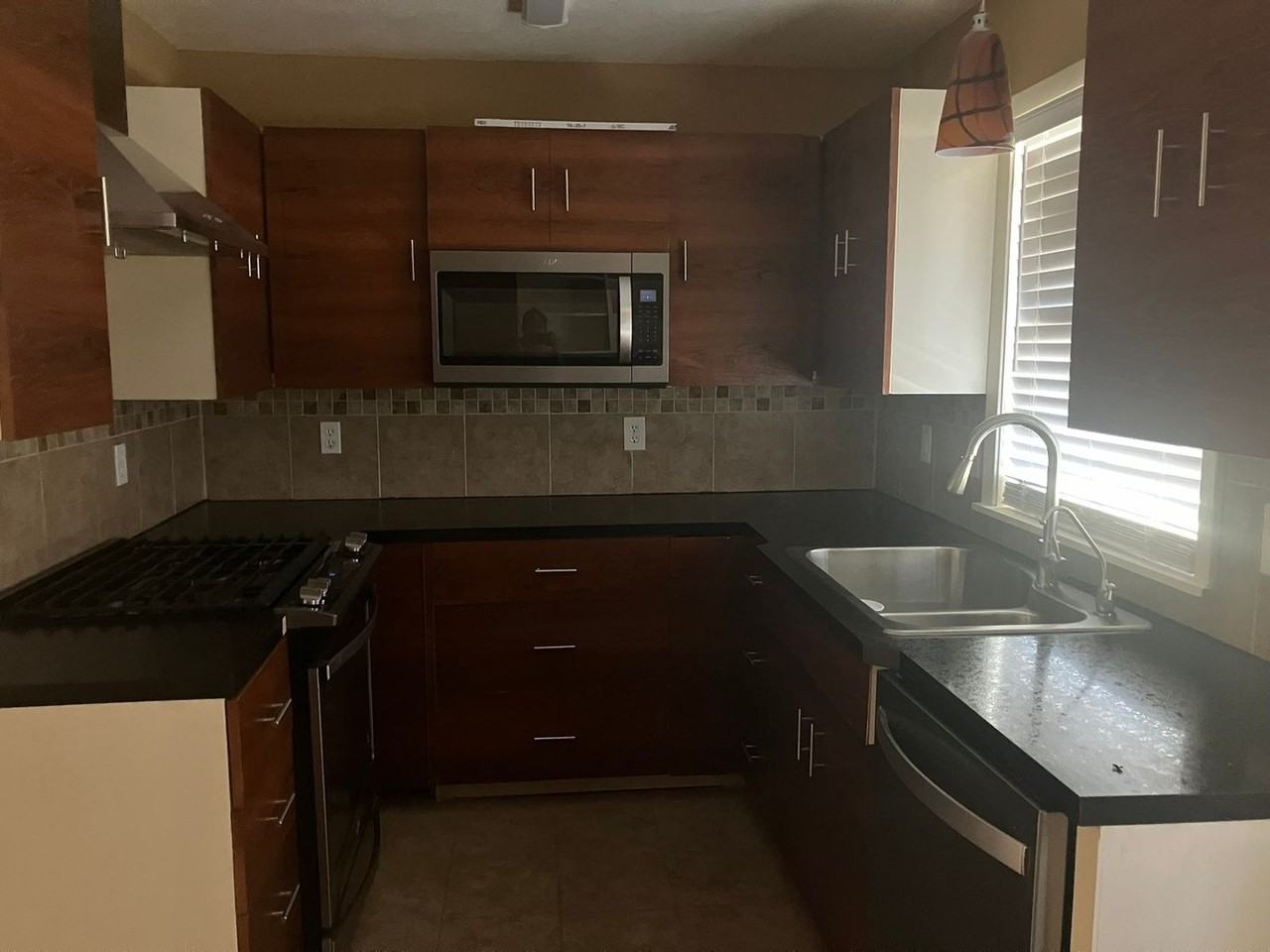 517 Windswept Dr - Photo 2 of 14