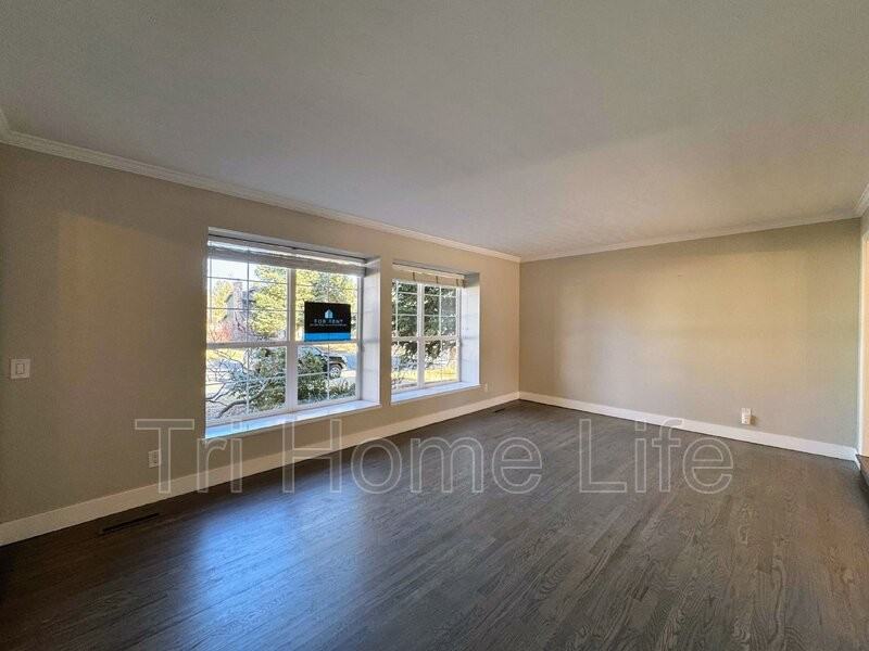 10674 E Powers Dr - Photo 3 of 44