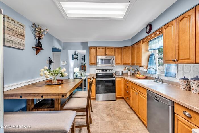 8 Grant St - Photo 2 of 5