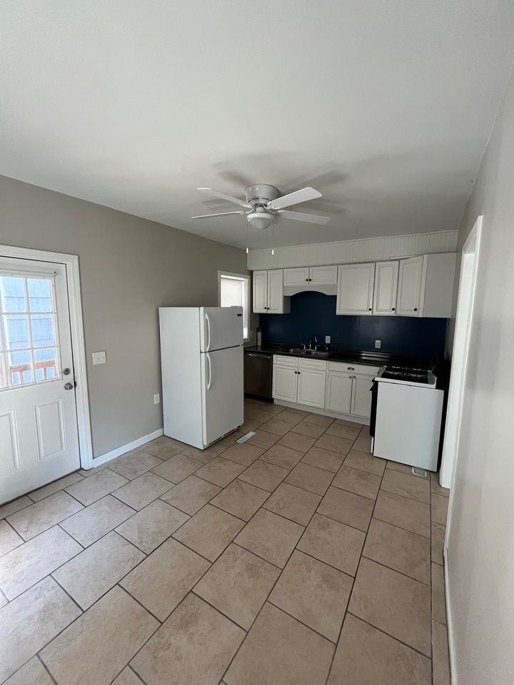 213 W 26th St - Photo 3 of 9