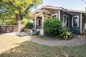 featured image of 807 E 45th St #A