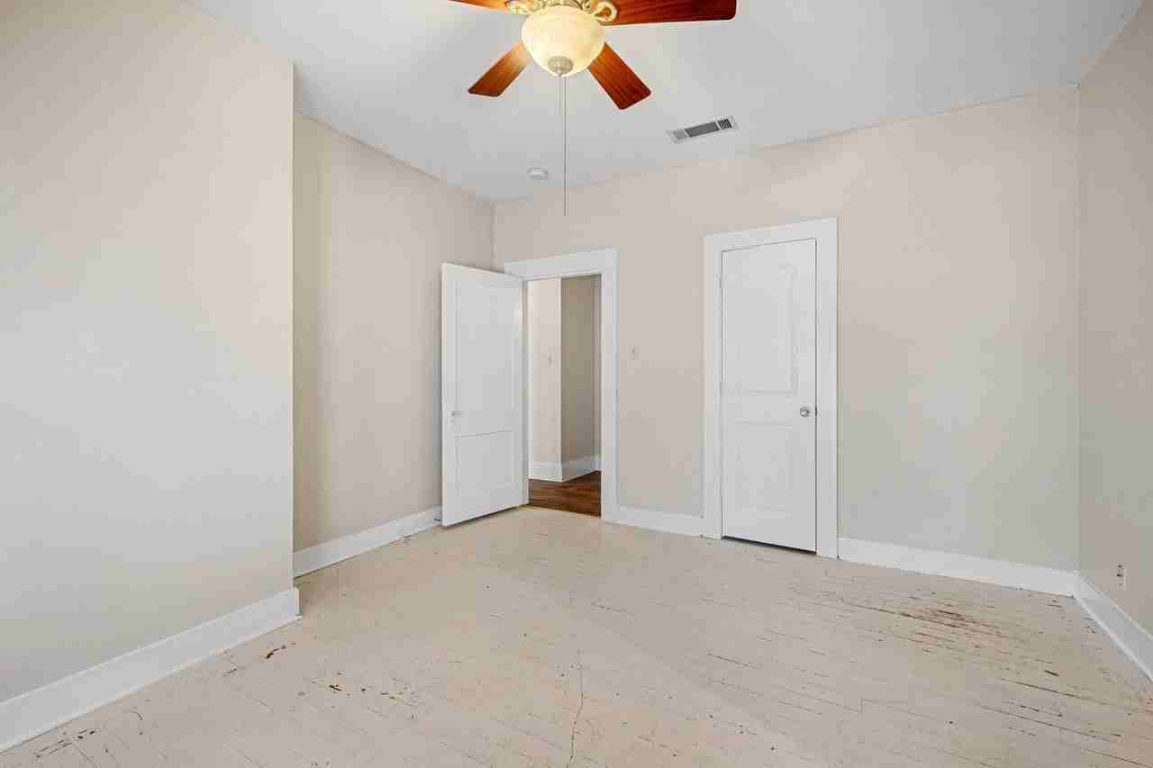 807 E 45th St #A - Photo 3 of 28