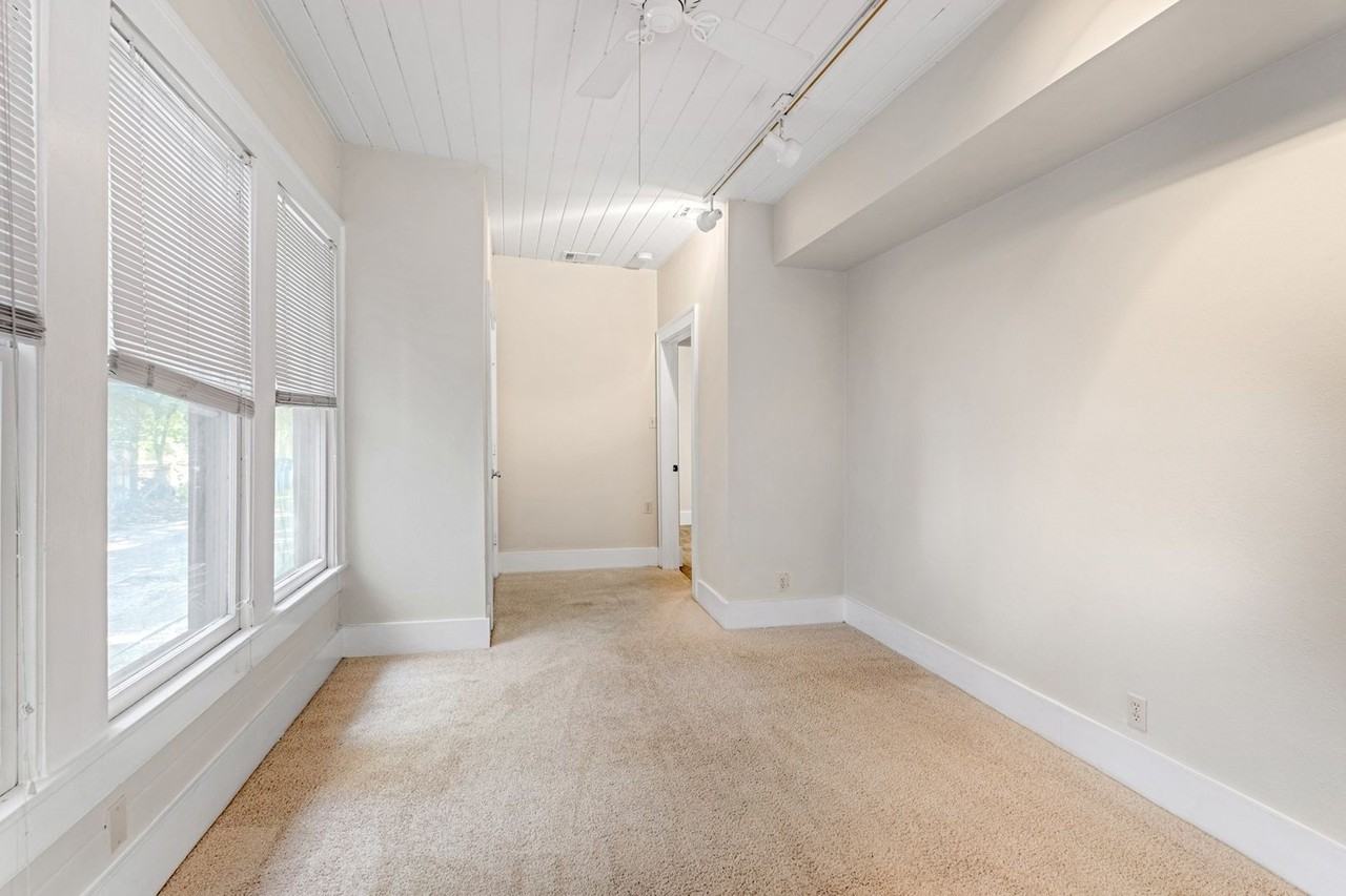 807 E 45th St #A - Photo 4 of 28