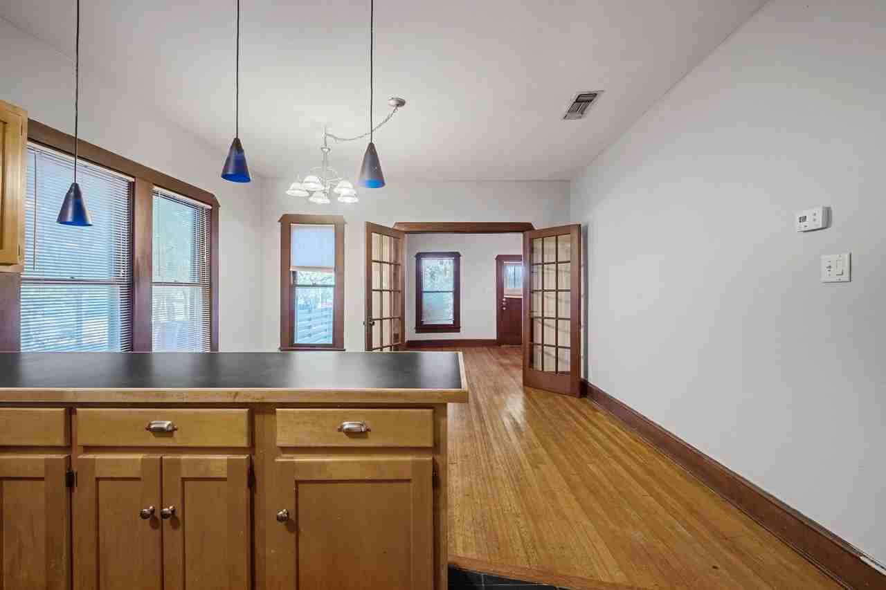 807 E 45th St #A - Photo 5 of 28