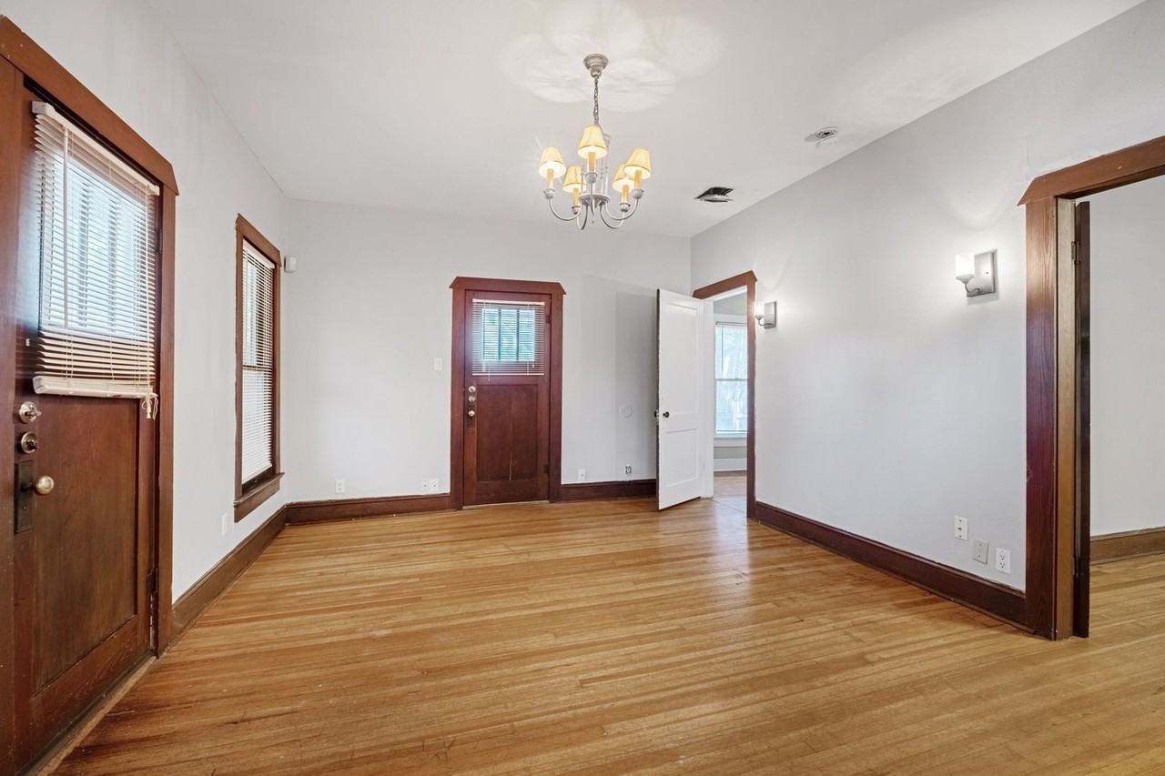 807 E 45th St #A - Photo 6 of 28