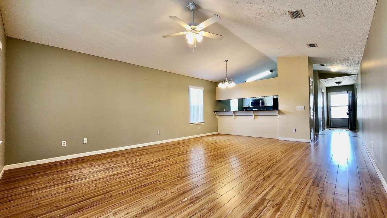 425 Dolphin Dr - Photo 2 of 14