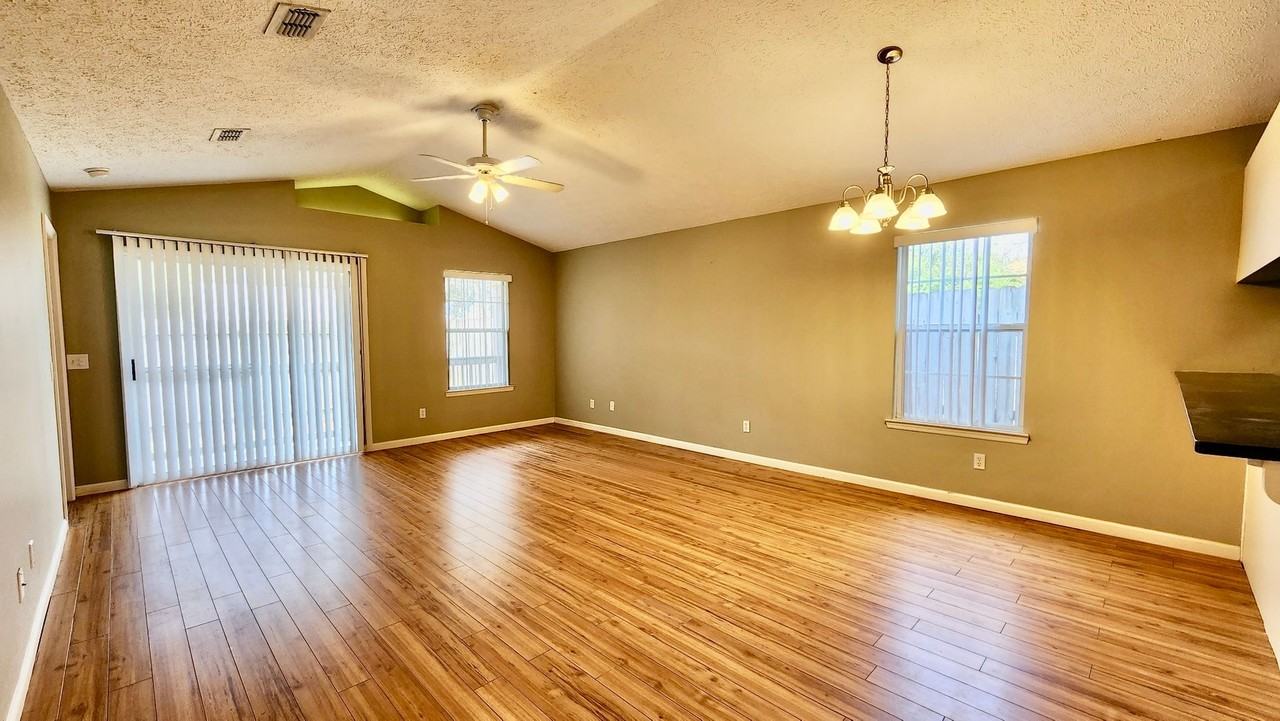 425 Dolphin Dr - Photo 3 of 14