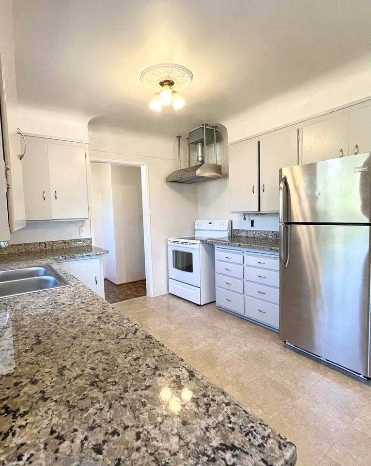 410 Grand Ave - Photo 6 of 15