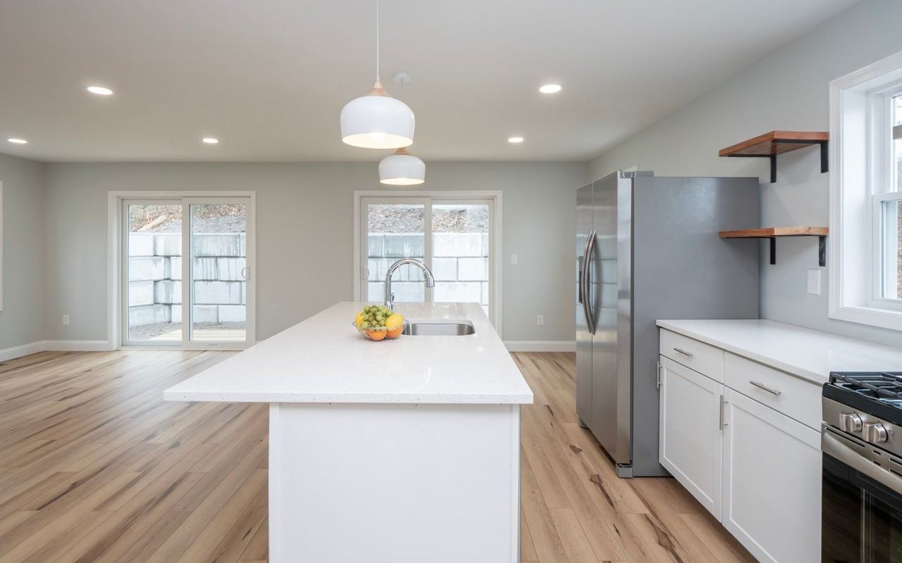 99 First St - Photo 2 of 12