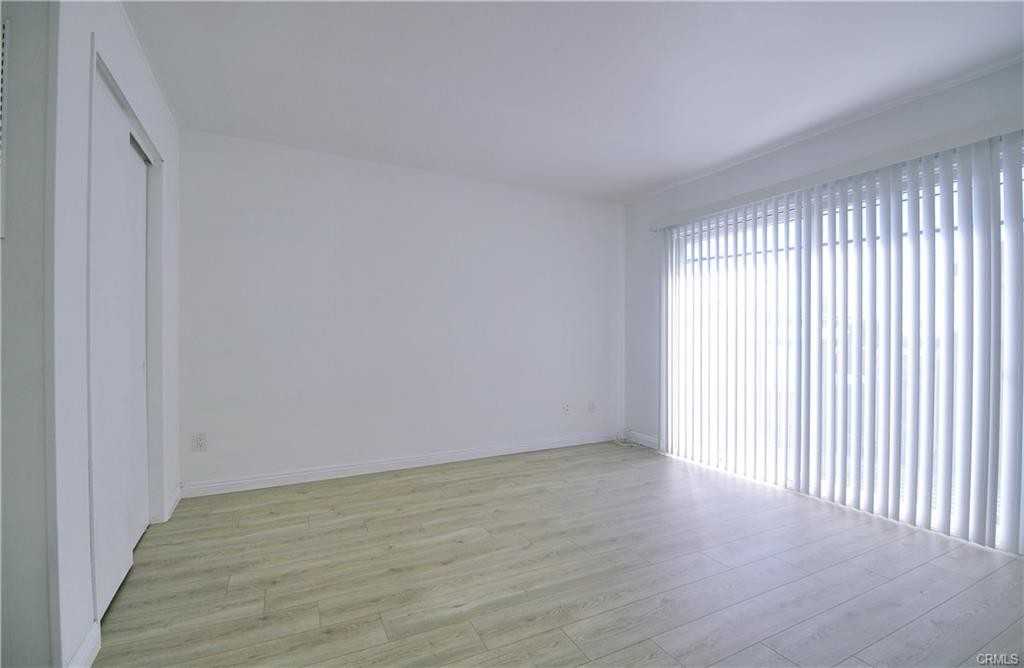 24442 Ward St - Photo 2 of 8