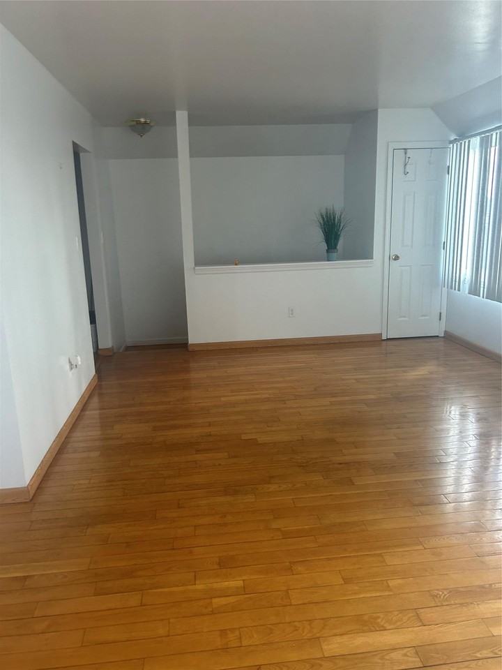 17745 Meadow Rd - Photo 3 of 10