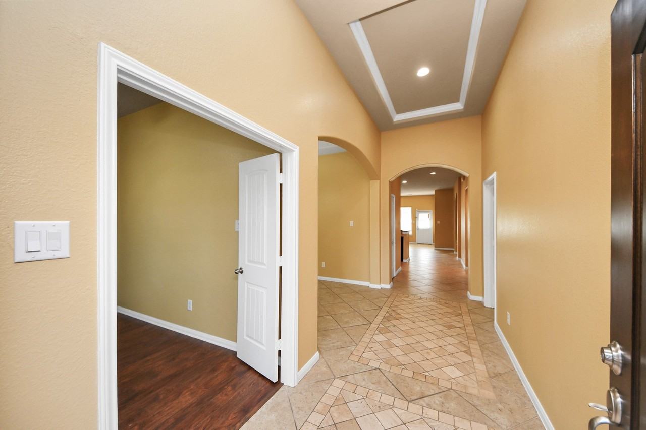 5327 Wolfpen Ridge Ln - Photo 5 of 34