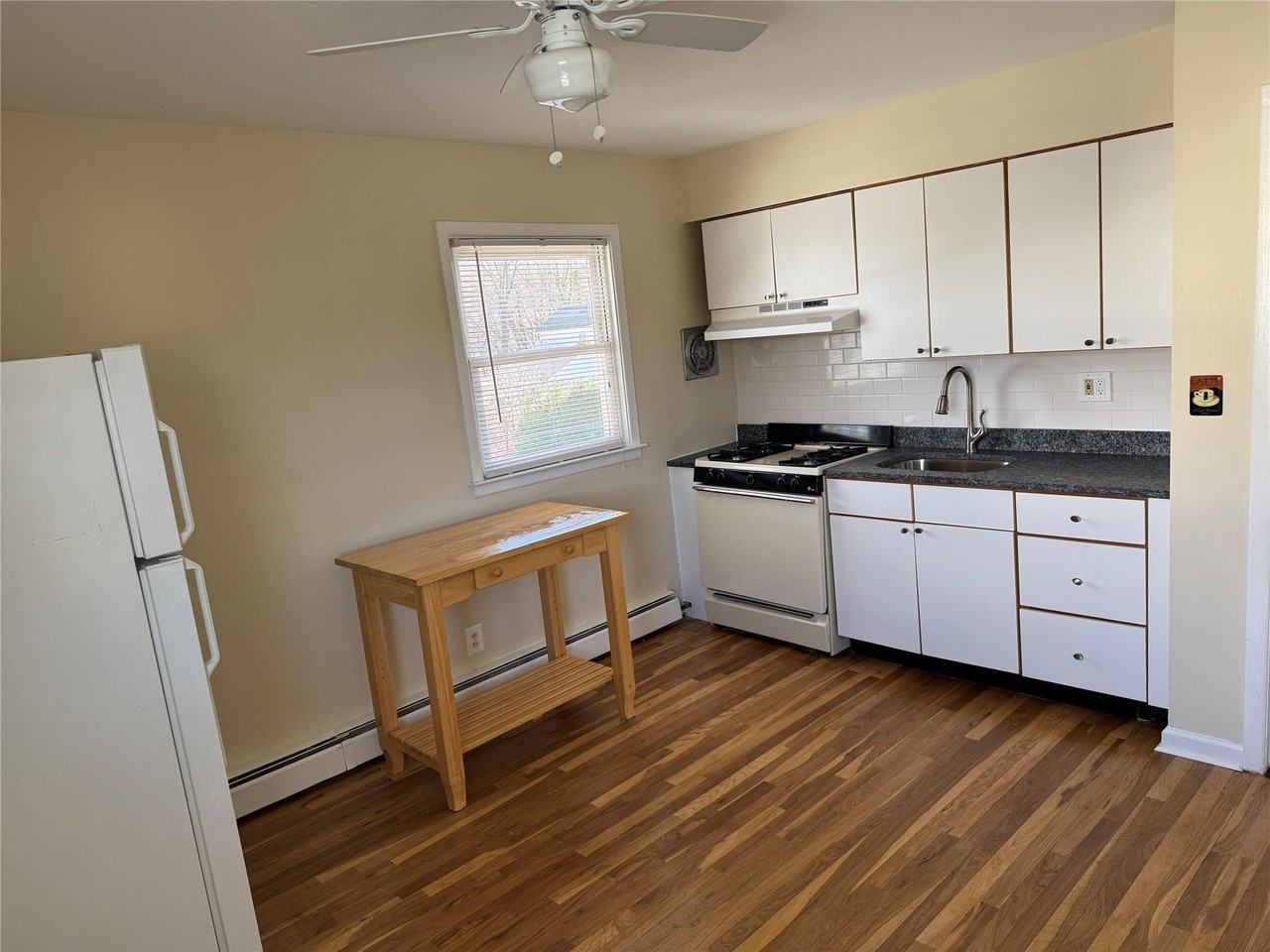 22 Barrow Ct - Photo 2 of 13