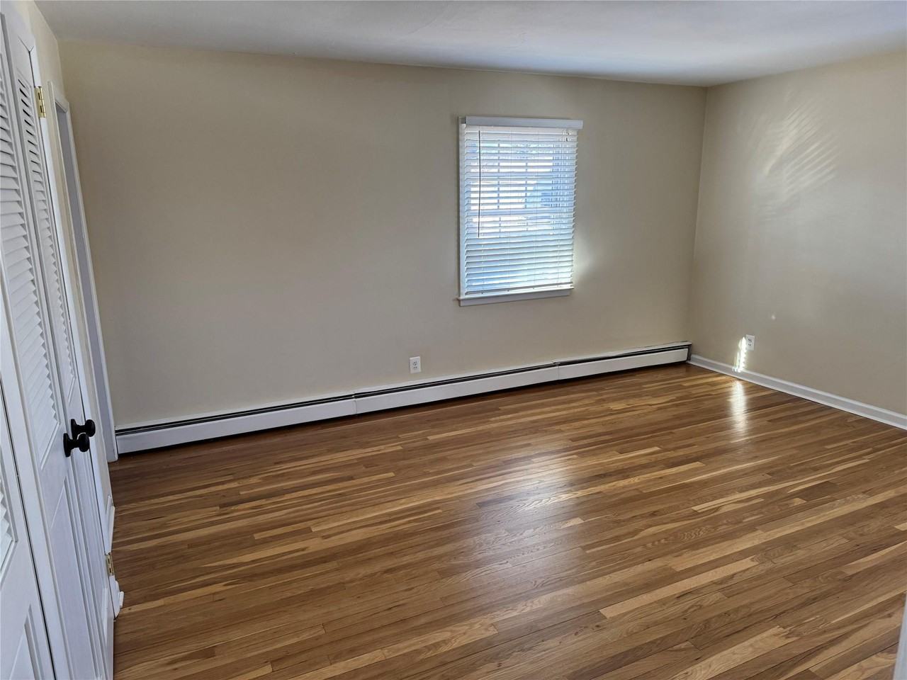 22 Barrow Ct - Photo 3 of 13
