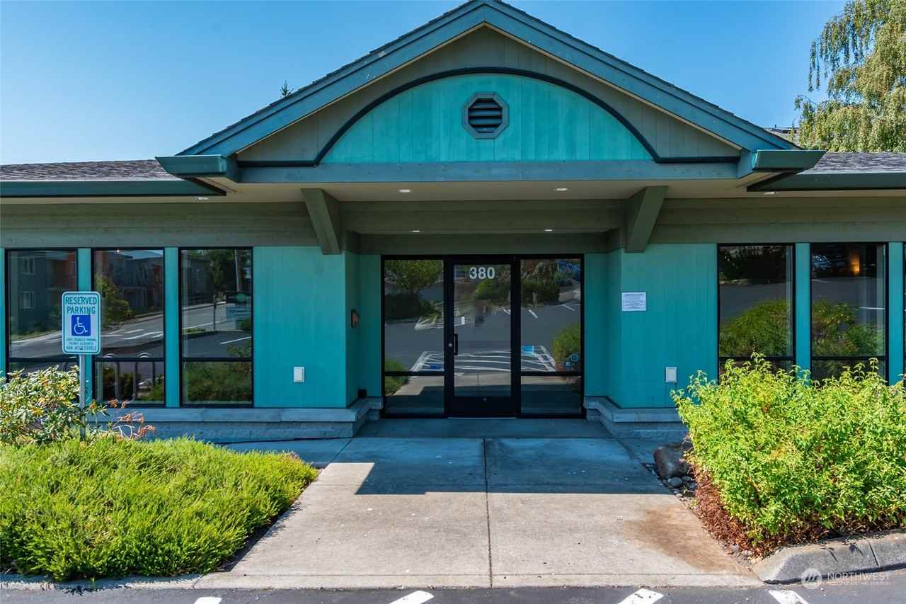 380 Se Barrington Dr - Photo 4 of 41