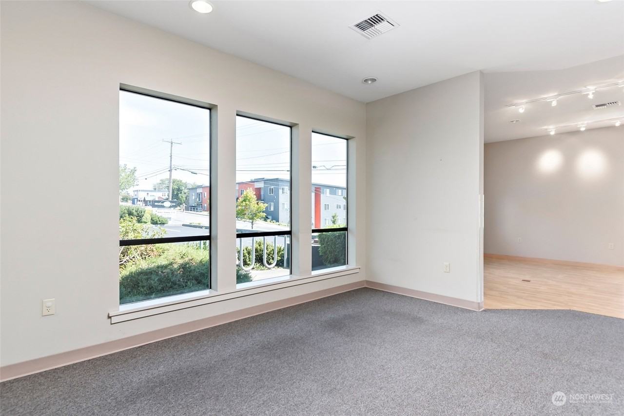 380 Se Barrington Dr - Photo 7 of 41